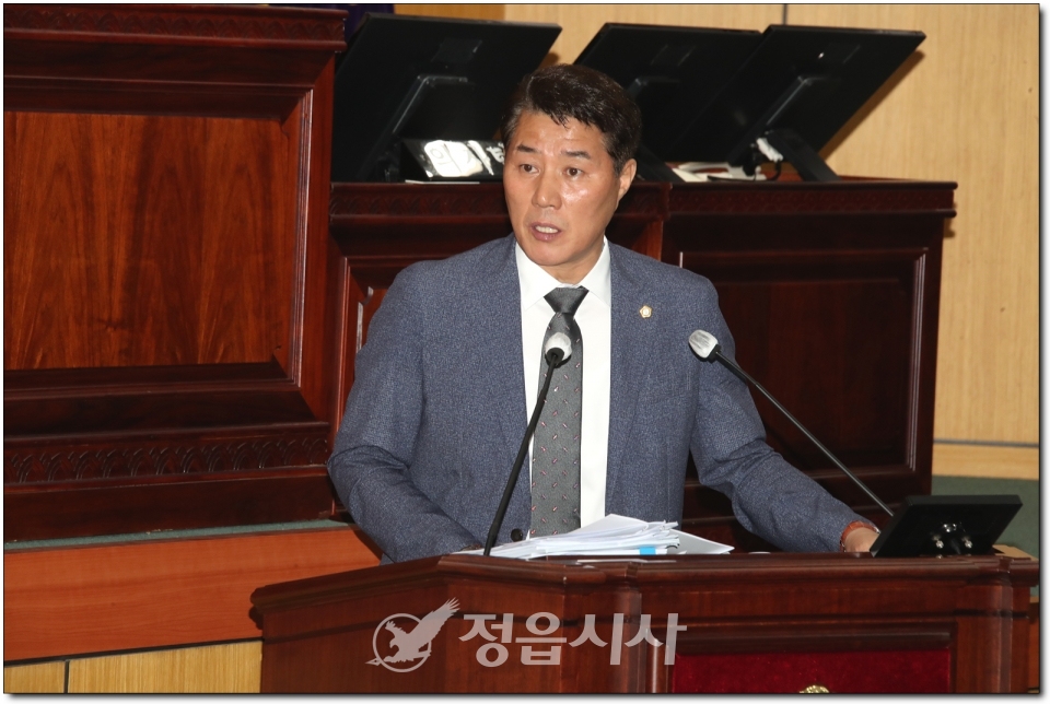정상철 의원 질의모습